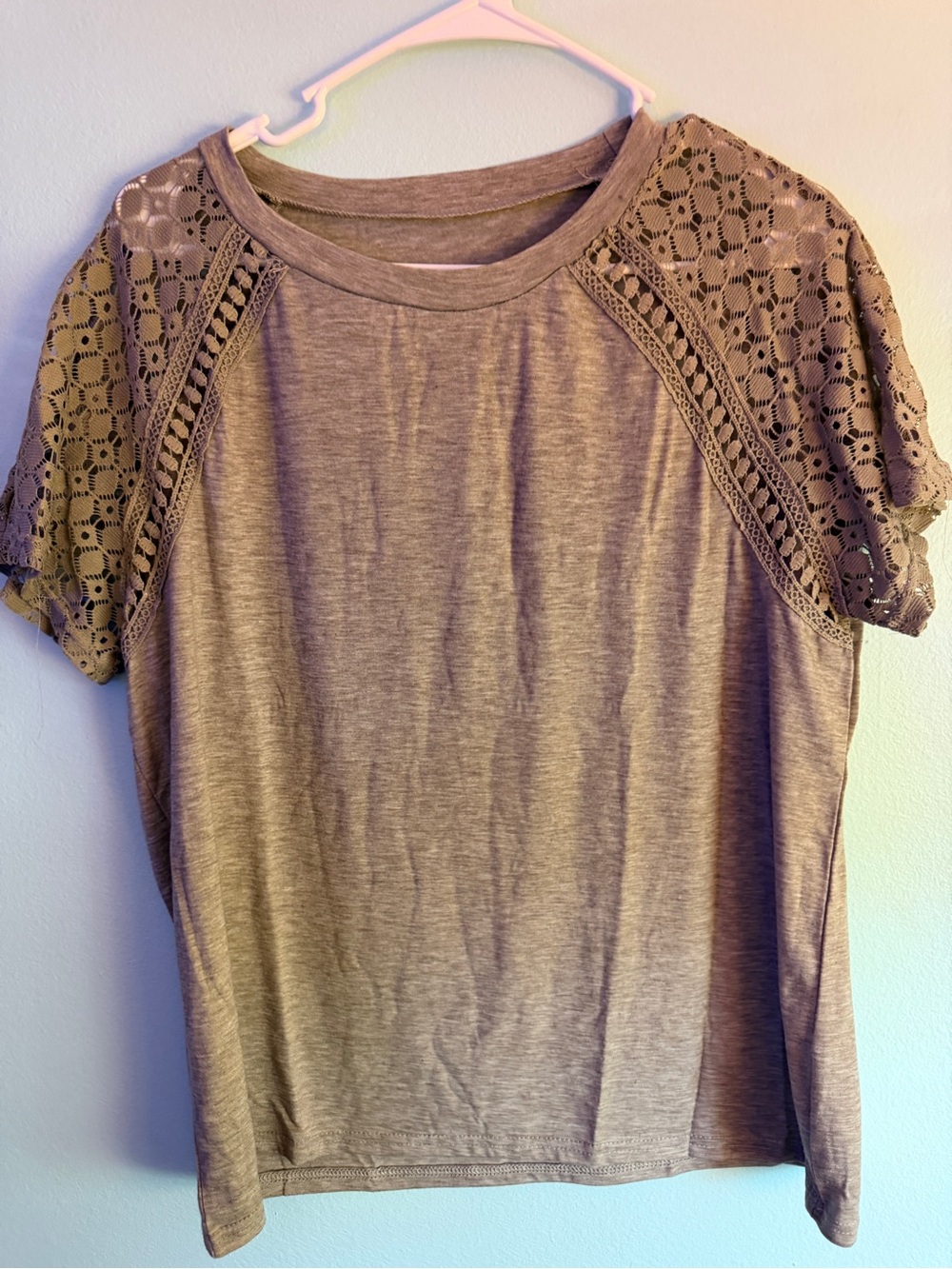 Women's Lace-Sleeve Tee - Taupe